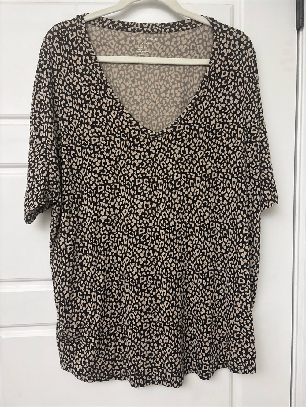 Women's American Eagle Soft & Sexy Black/Tan Cheetah V Neck Top Sz XL